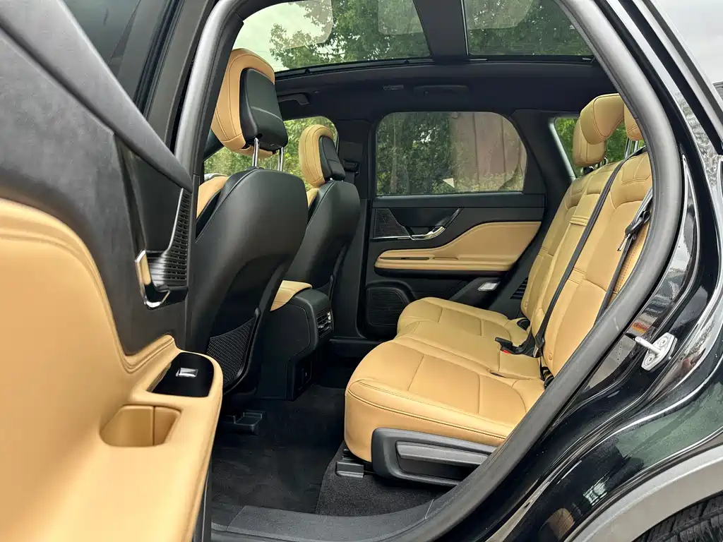 LINCOLN ADVENTURER 2021