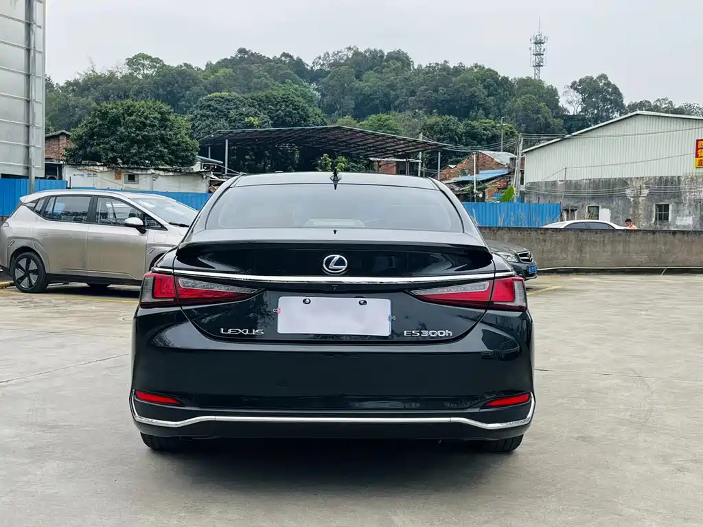 LEXUS ES 2020