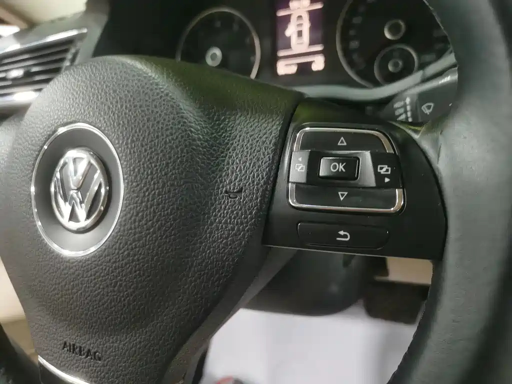VOLKSWAGEN PASSAT 2015