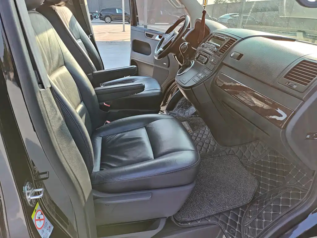 VOLKSWAGEN MULTIVAN 2013