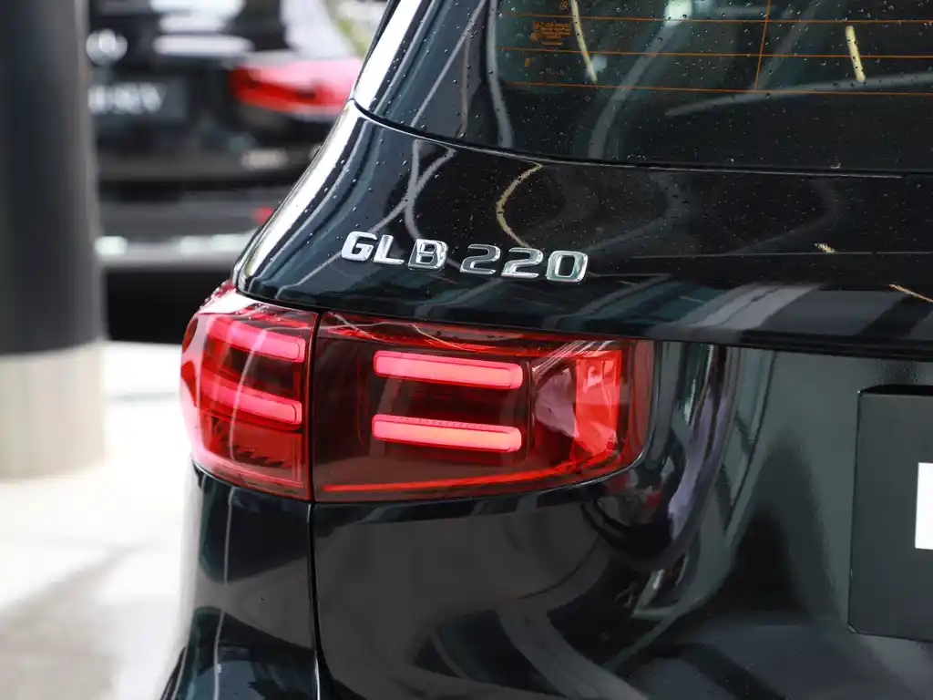 MERCEDES BENZ GLB 2024