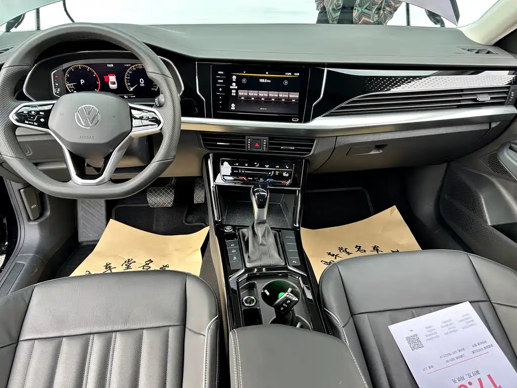 VOLKSWAGEN PASSAT 2023