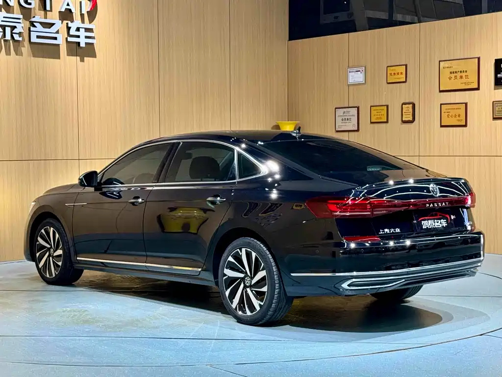 VOLKSWAGEN PASSAT 2022