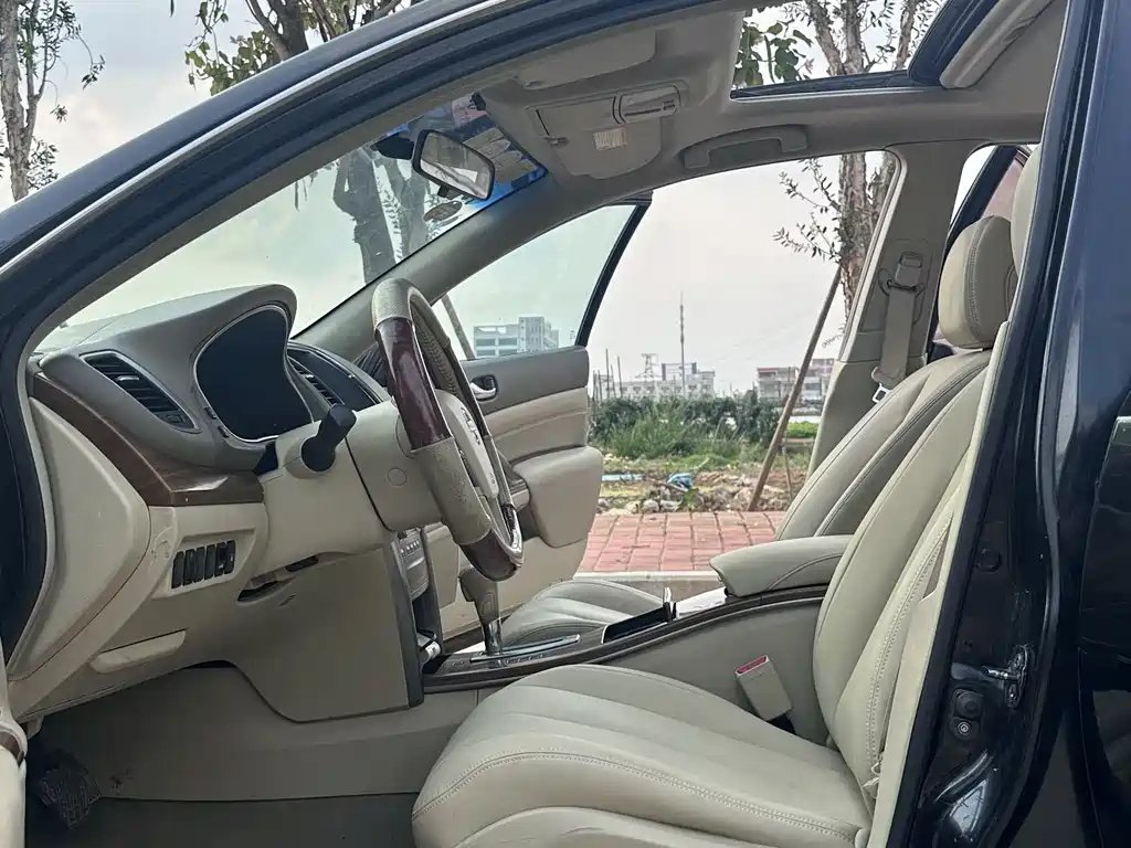 NISSAN TEANA 2011