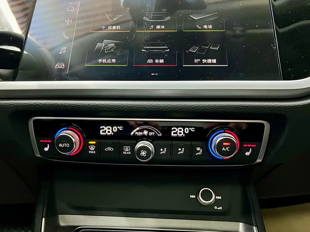 AUDI Q3 2021
