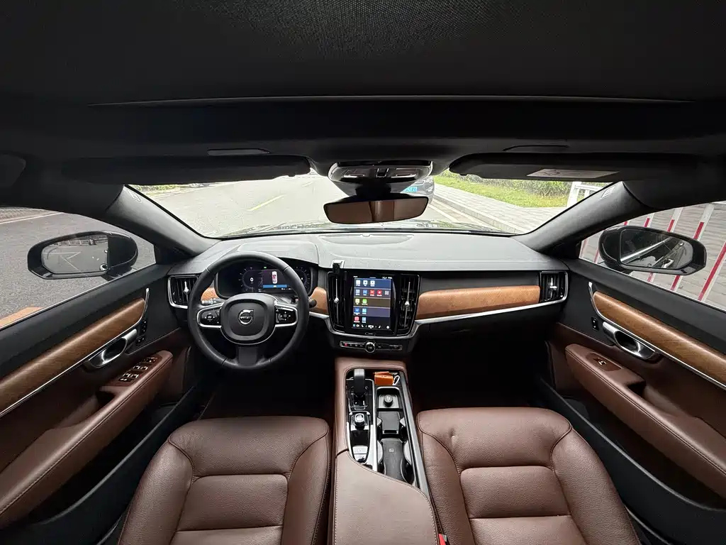 VOLVO S90 2023