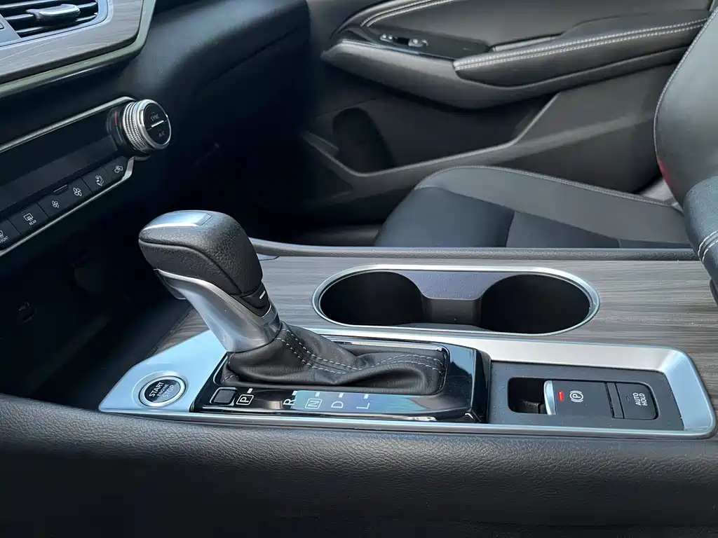 NISSAN TEANA 2021