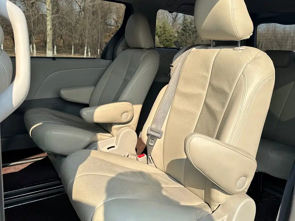 TOYOTA SIENNA 2014