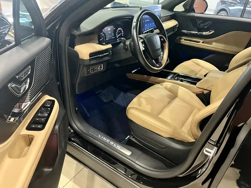 LINCOLN ADVENTURER 2021