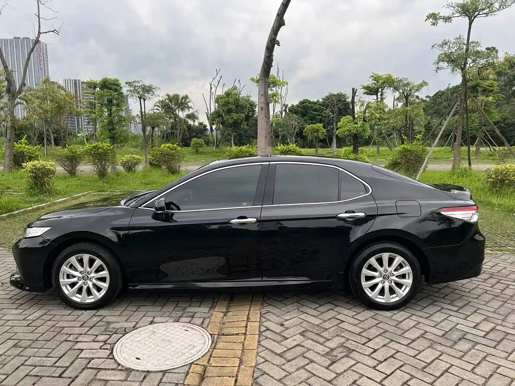 TOYOTA CAMRY 2019