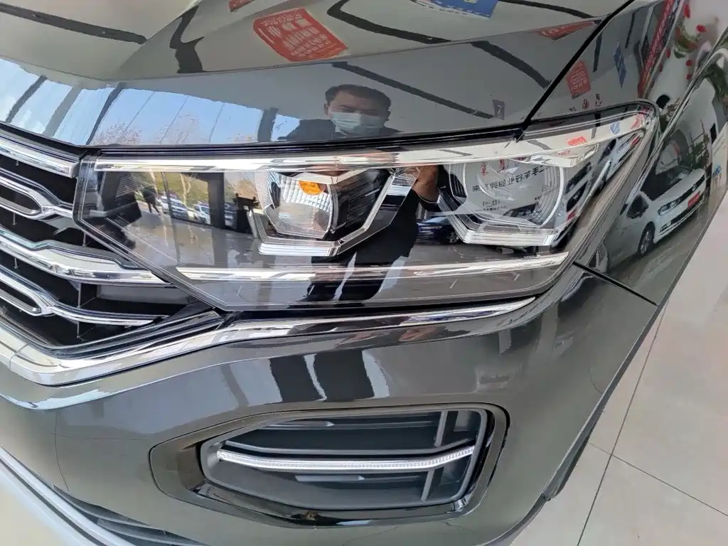 VOLKSWAGEN TAYRON 2021