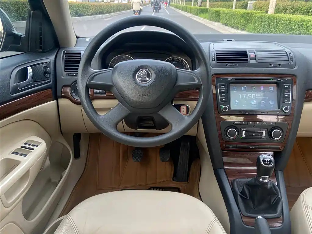 SKODA OCTAVIA 2013