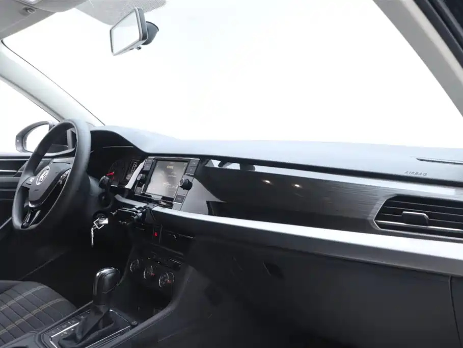 VOLKSWAGEN LAVIDA 2020