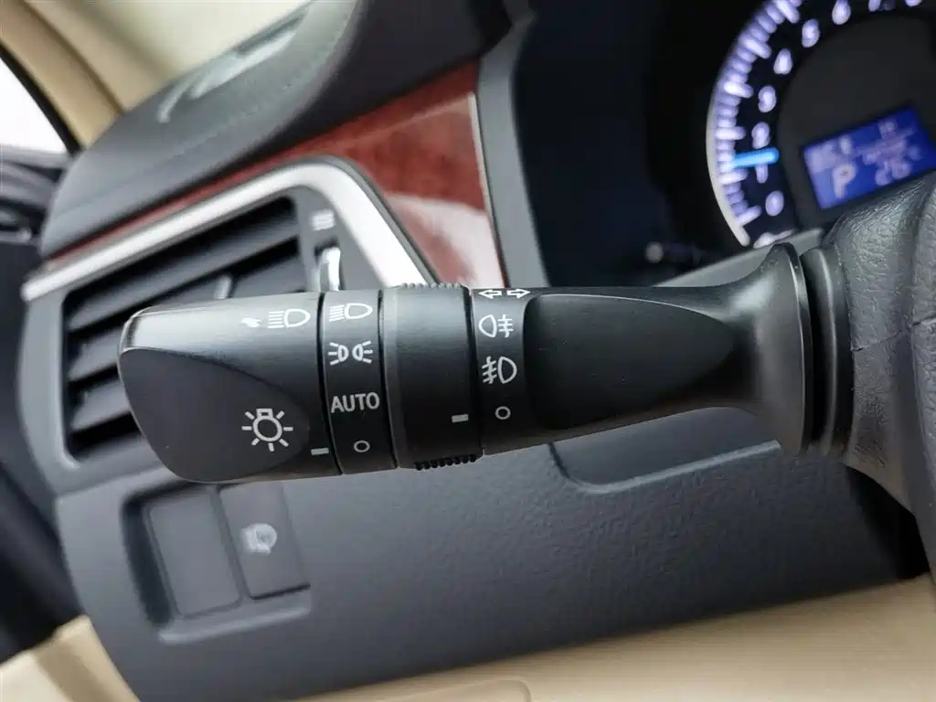TOYOTA CAMRY 2012