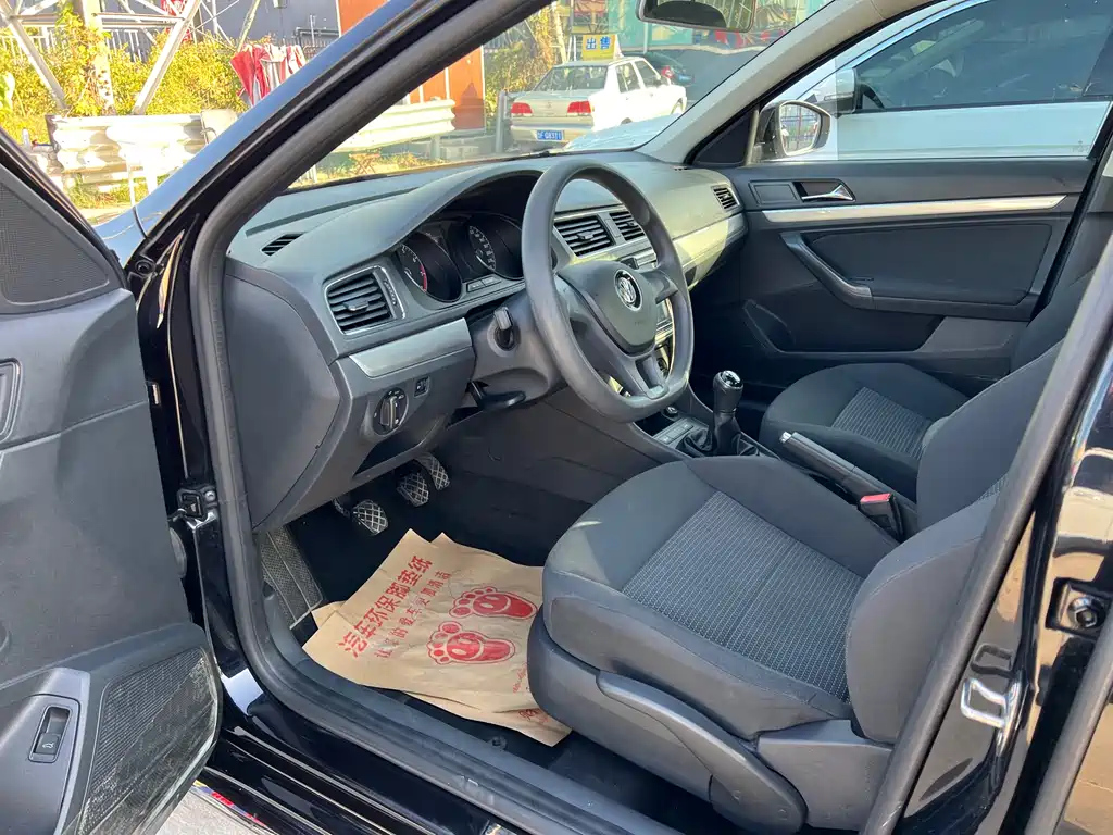 VOLKSWAGEN LAVIDA 2016