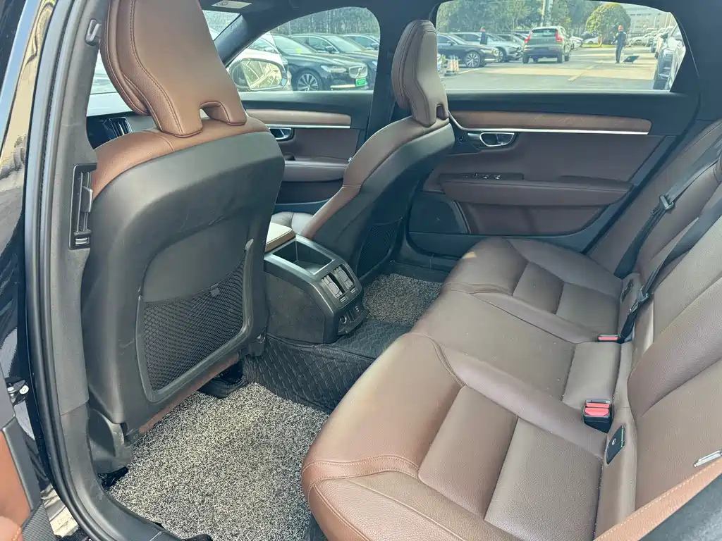 VOLVO S90 2022