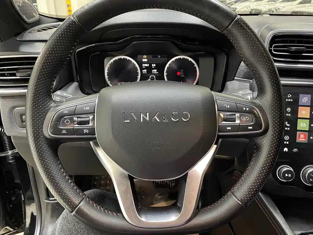 LYNK&CO 03 2020