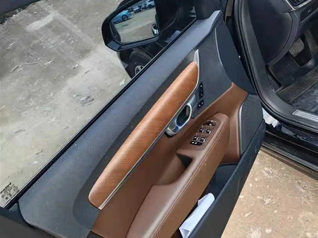 VOLVO S90 2023