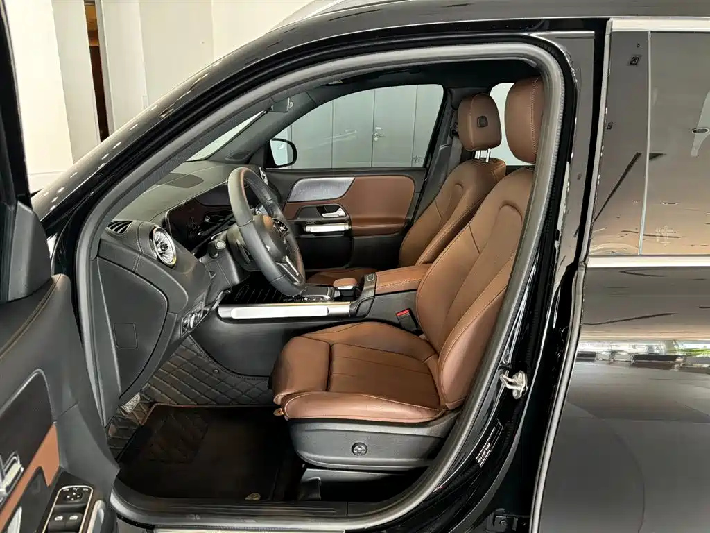MERCEDES BENZ GLB 2023