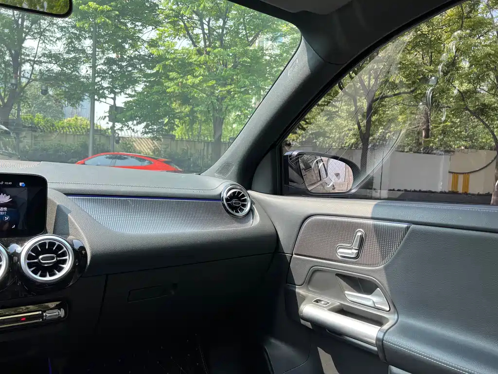 MERCEDES BENZ GLA 2021