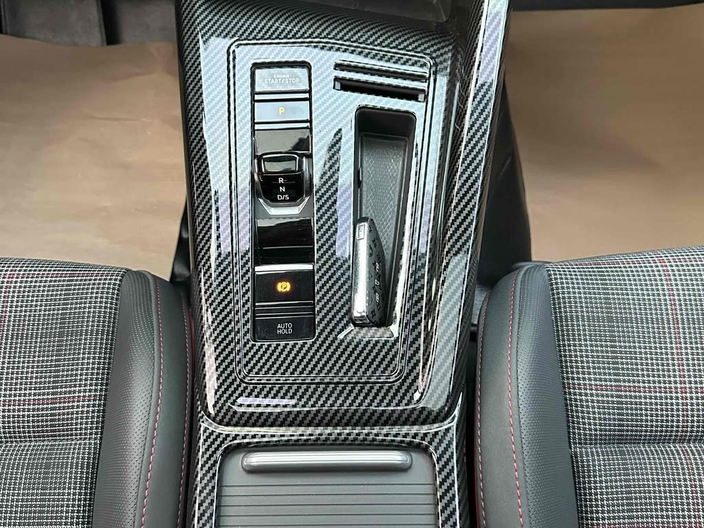 VOLKSWAGEN GOLF 2023