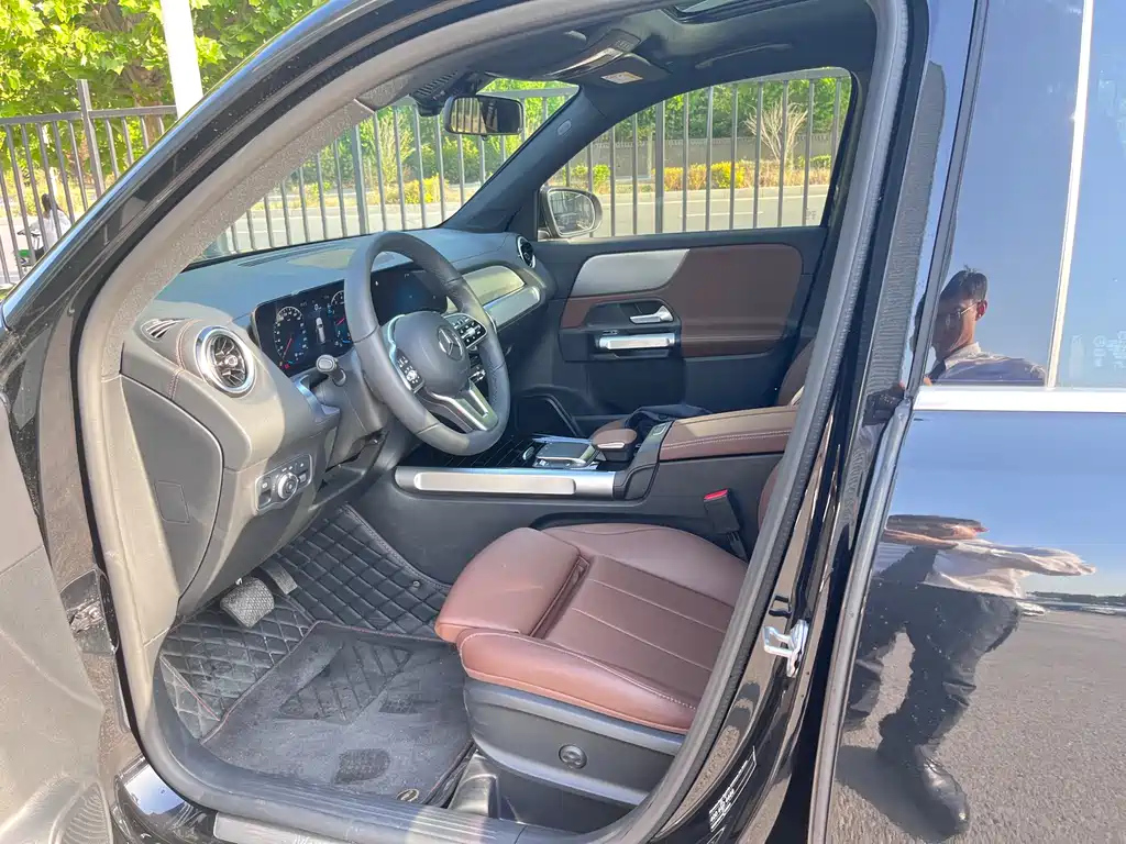 MERCEDES BENZ GLB 2023
