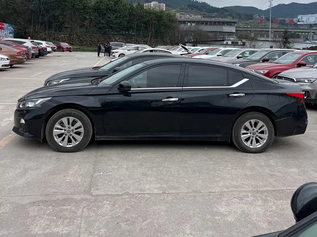 NISSAN TEANA 2022