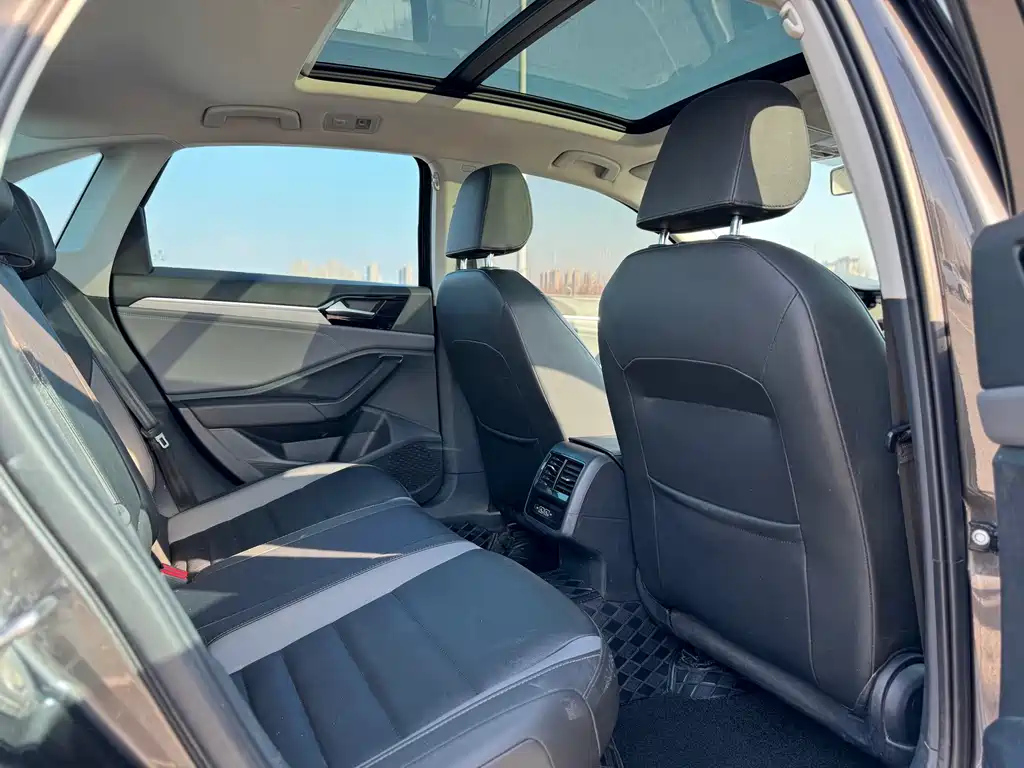 VOLKSWAGEN SAGITAR 2020