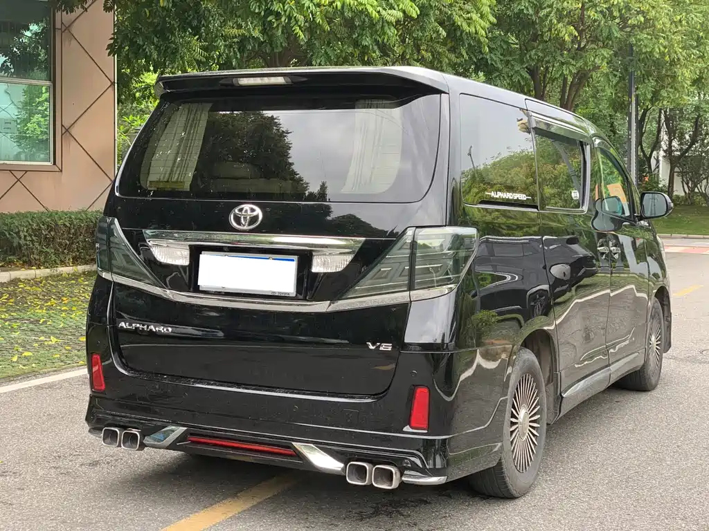 TOYOTA ALPHARD 2011