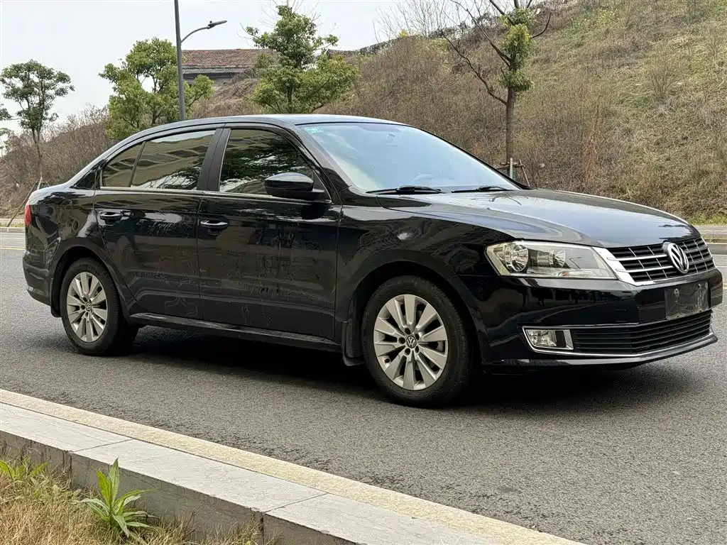 VOLKSWAGEN LAVIDA 2013