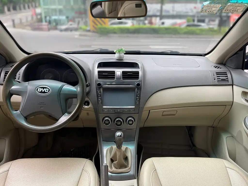 BYD L3 2012