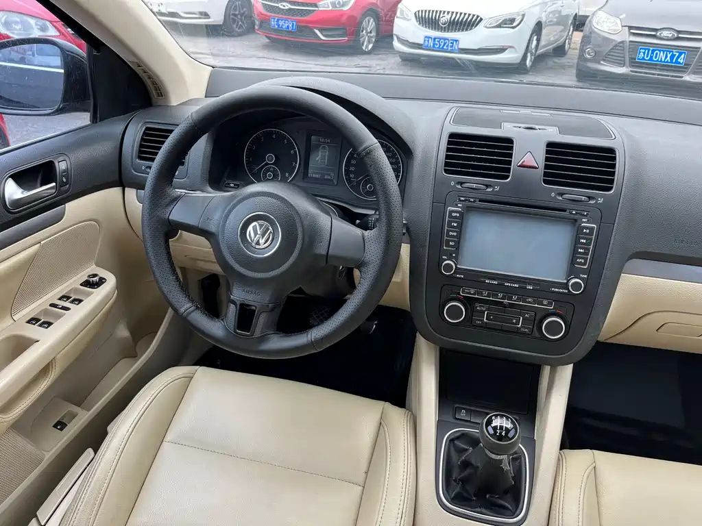 VOLKSWAGEN SAGITAR 2011