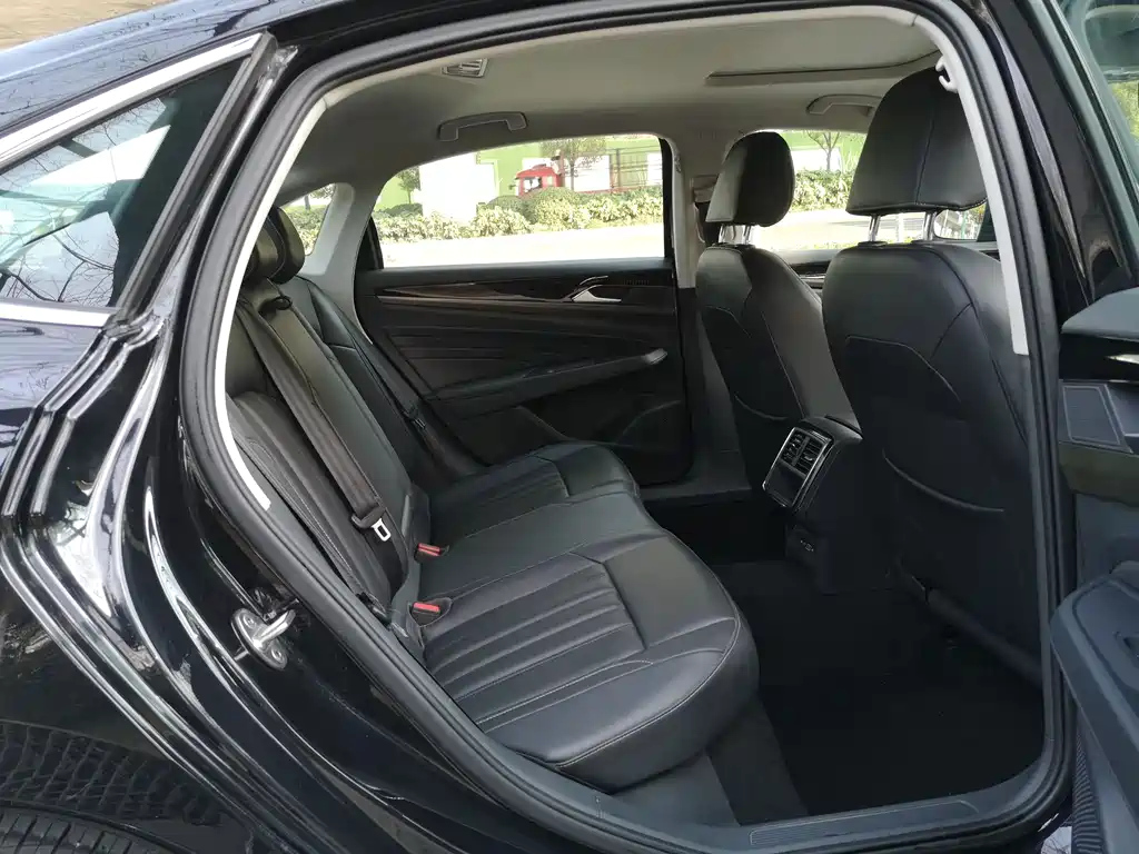 VOLKSWAGEN PASSAT 2021