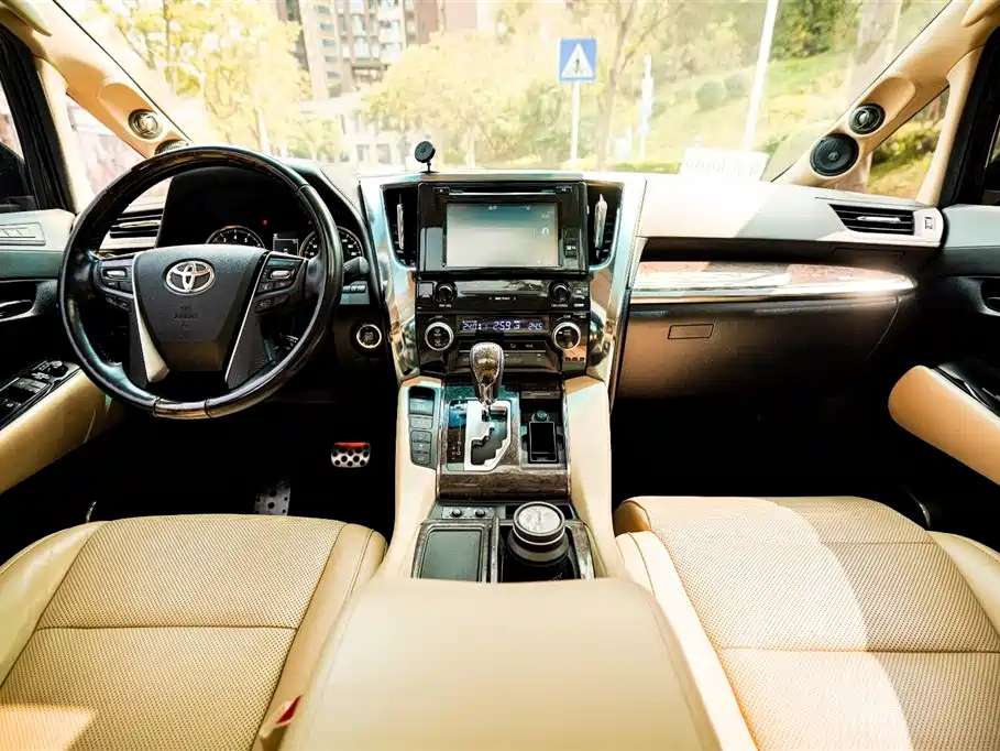 TOYOTA ALPHARD 2018