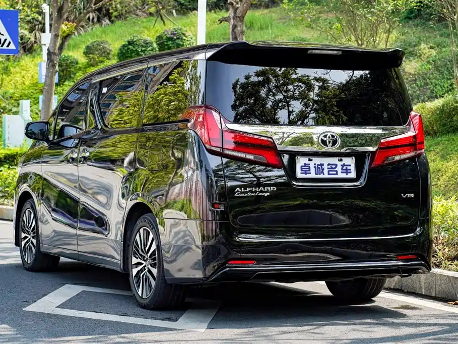 TOYOTA ALPHARD 2018