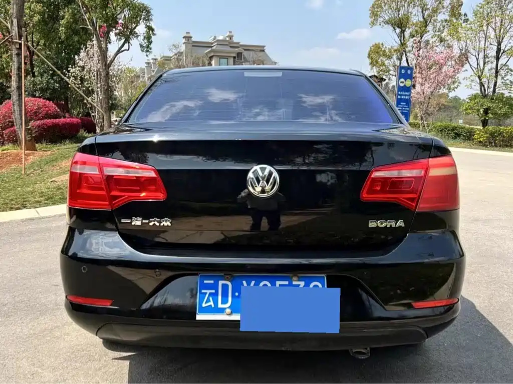 VOLKSWAGEN BORA 2013