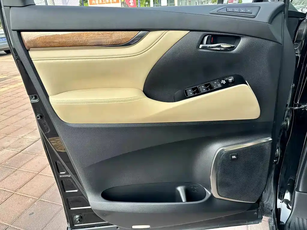 TOYOTA ALPHARD 2017