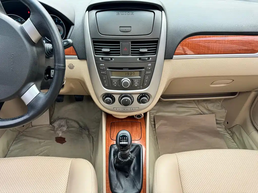 BUICK EXCELLE 2011