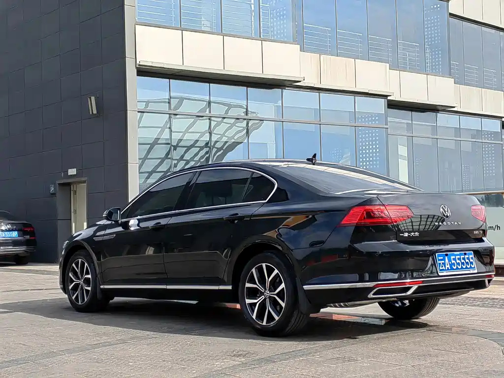 VOLKSWAGEN MAGOTAN 2021