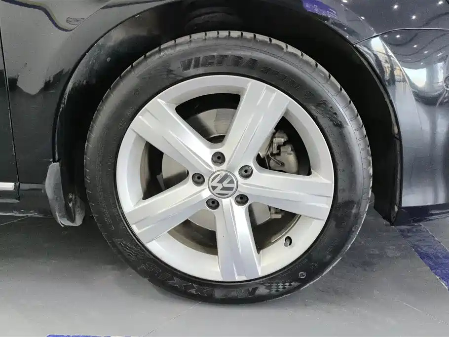 VOLKSWAGEN MAGOTAN 2015