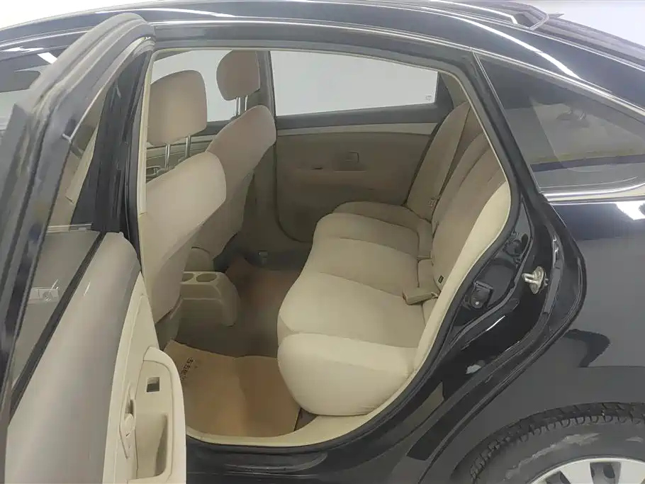 NISSAN SYLPHY 2016