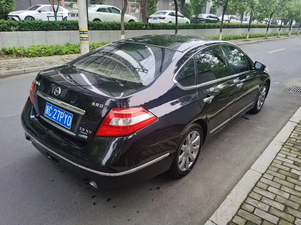 NISSAN TEANA 2010
