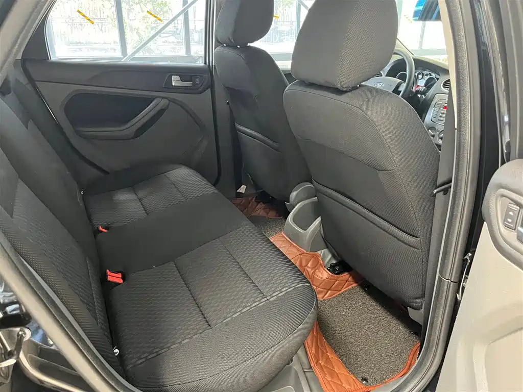 FORD FOCUS 2012