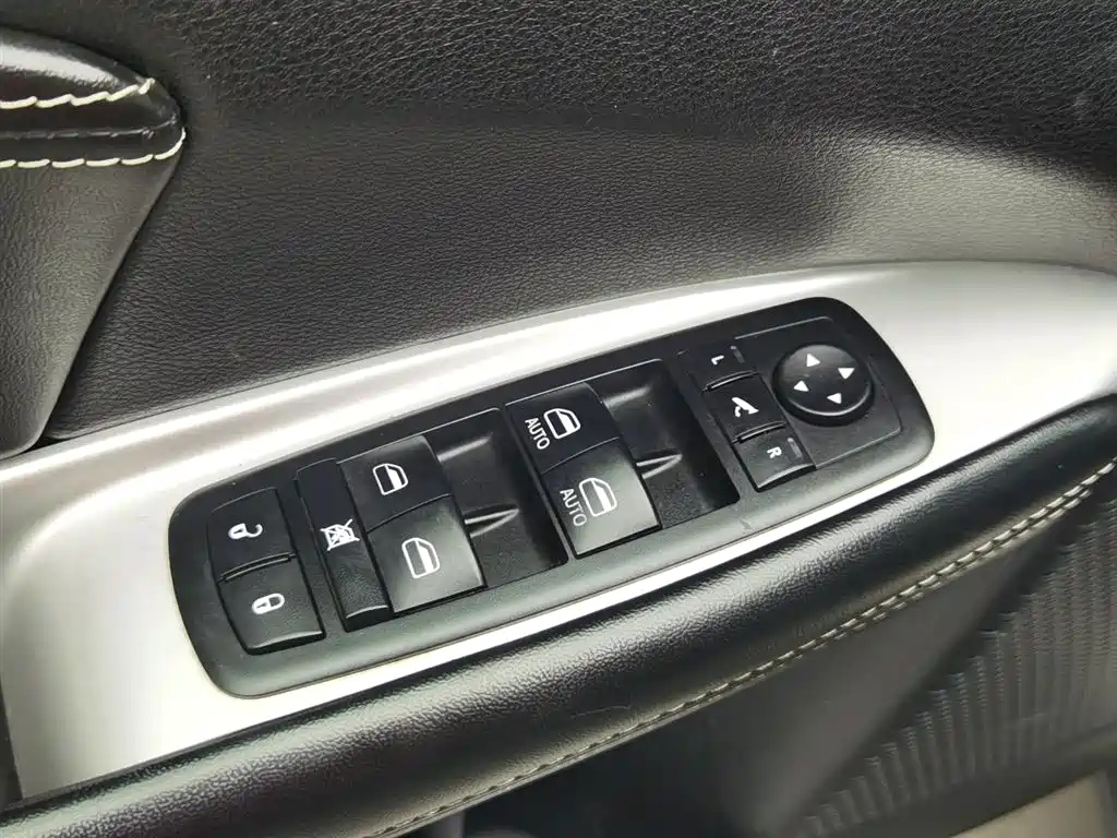 DODGE JCUV 2015