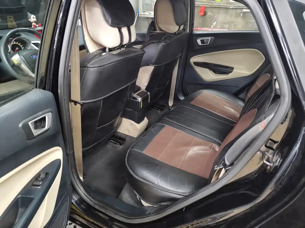 FORD FIESTA 2010