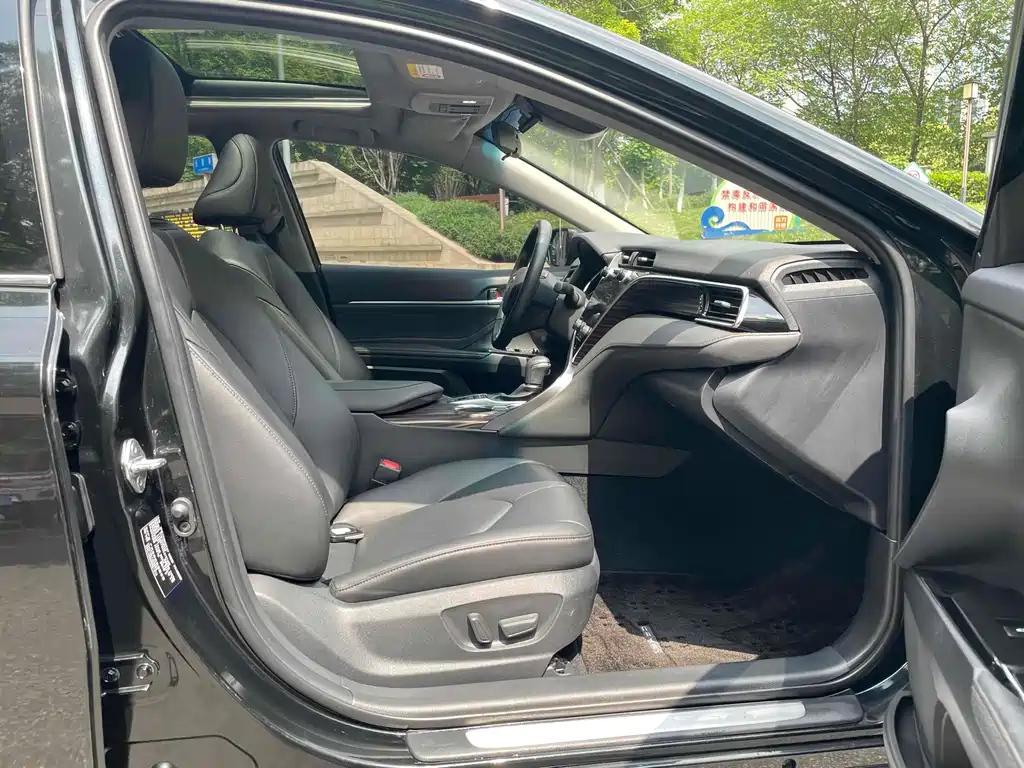 TOYOTA CAMRY 2020