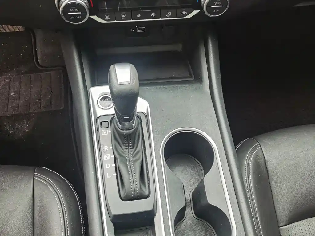 NISSAN TEANA 2019