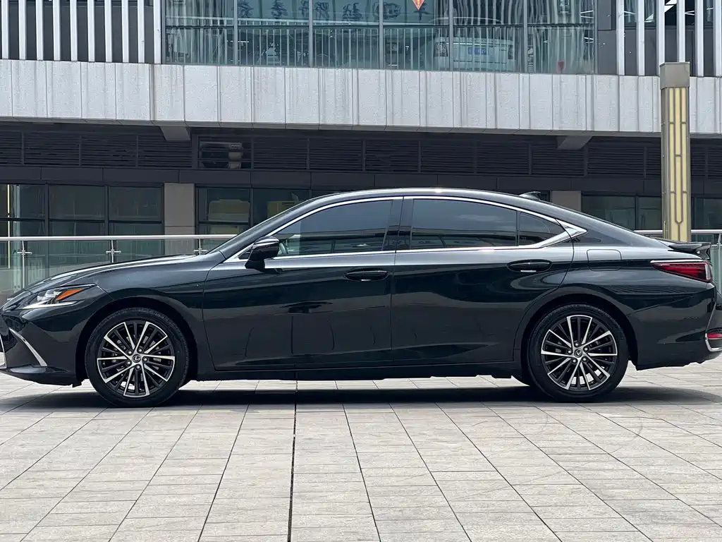 LEXUS ES 2022
