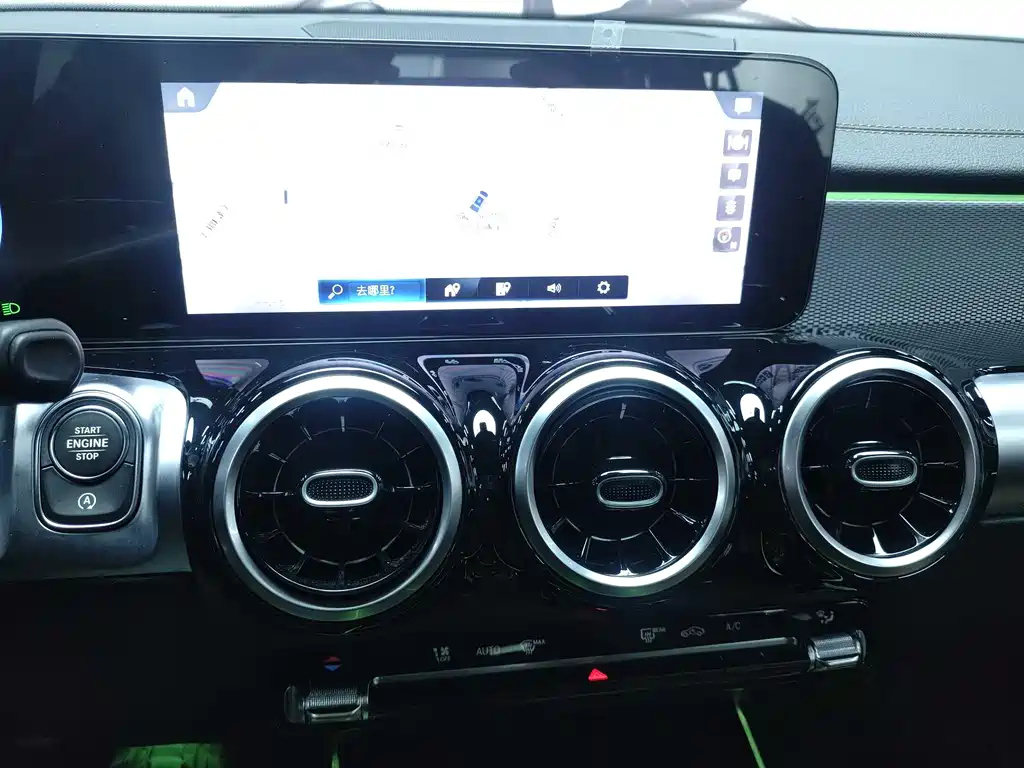 MERCEDES BENZ GLB 2023