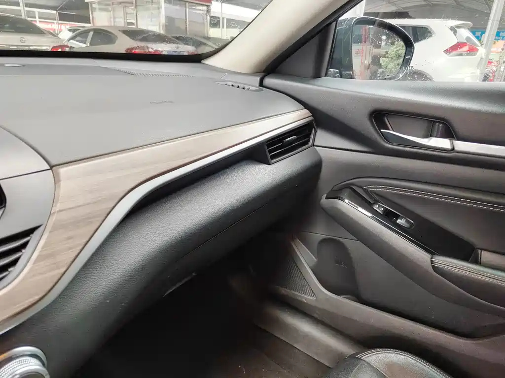 NISSAN TEANA 2021